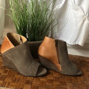 NWOT Diba TRUE leather and suede wedge boot size 7